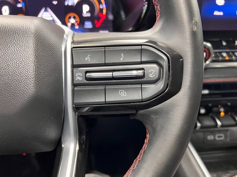 Used 2025 Chevrolet Colorado Z71 w/ Technology Package image 17