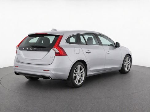 Used 2015 Volvo V60 T5 Premier FWD image 4