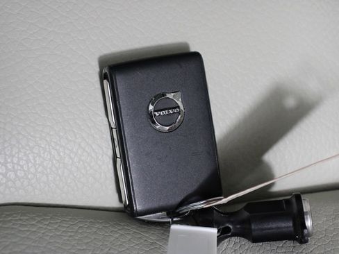 Certified 2024 Volvo XC90 T8 Plus w/ Protection Package Premier image 33