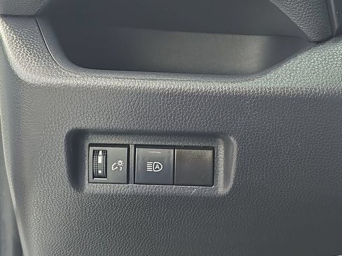 Used 2025 Toyota RAV4 XLE AWD/4WD image 28