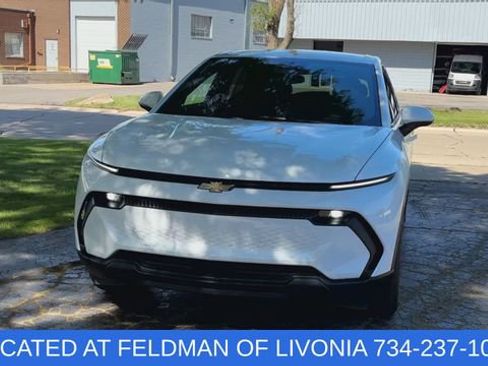 Used 2026 Chevrolet Equinox EV LT FWD image 3