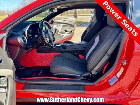 Used 2021 Chevrolet Camaro LT image 15