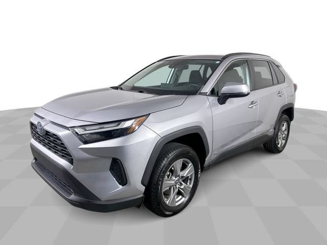 Used 2022 Toyota RAV4 XLE w/ Convenience Package AWD/4WD image 4