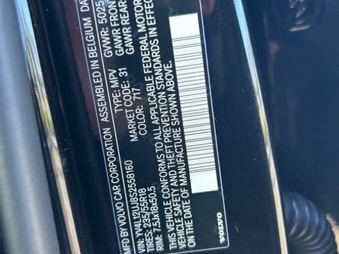 Certified 2025 Volvo XC40 B5 Core image 27