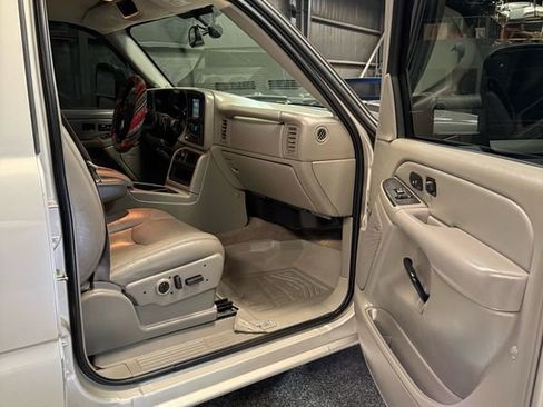 Used 2006 Chevrolet Silverado 3500 LT w/ Heavy-Duty Power Package image 4