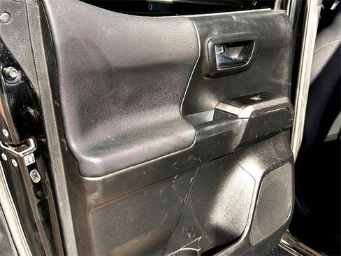 Used 2019 Toyota Tacoma TRD Sport image 29