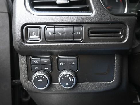 Used 2021 Chevrolet Suburban RST w/ Rear Media and Nav Package image 33