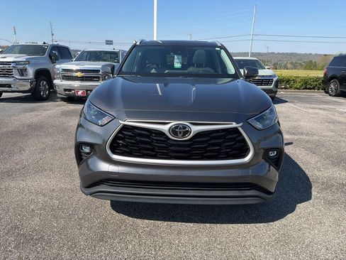 Used 2022 Toyota Highlander XLE image 12