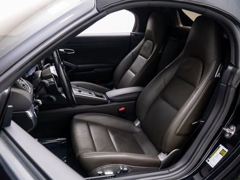 Used 2017 Porsche 718 Boxster image 5