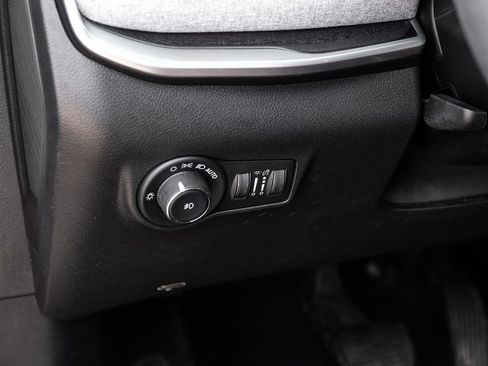 Used 2023 Jeep Compass Latitude AWD/4WD image 37