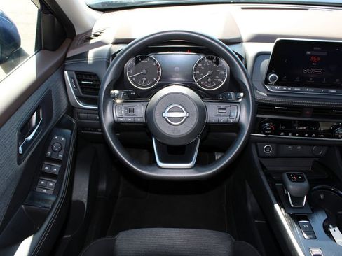 Used 2023 Nissan Rogue SV FWD image 10