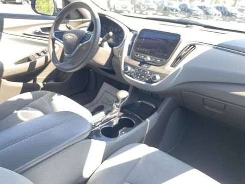 Used 2022 Chevrolet Malibu LT FWD image 35