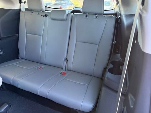 Used 2021 Toyota Highlander Platinum FWD image 41