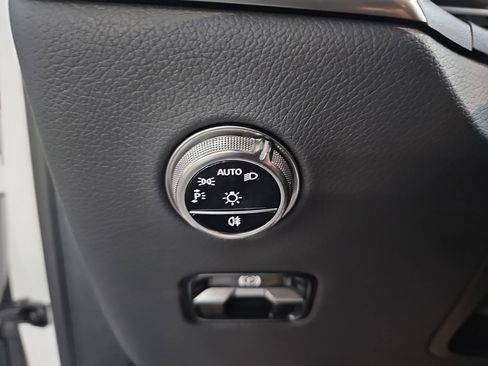 Certified 2025 Mercedes-Benz GLC 300 image 29