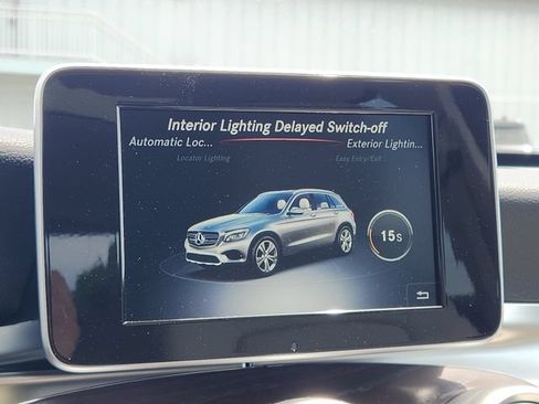 Used 2018 Mercedes-Benz GLC 300 4MATIC image 26