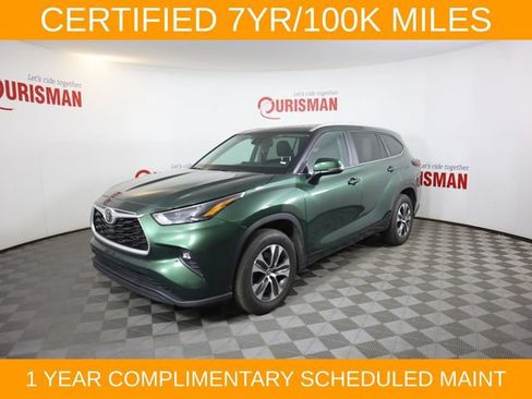 Used 2024 Toyota Highlander XLE FWD image 2