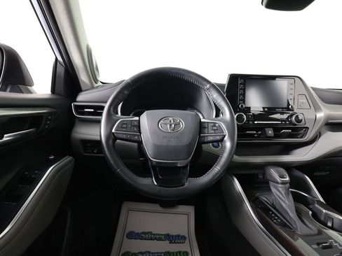Used 2021 Toyota Highlander Limited image 29