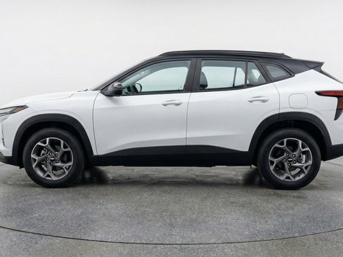 Used 2025 Chevrolet Trax LT image 5