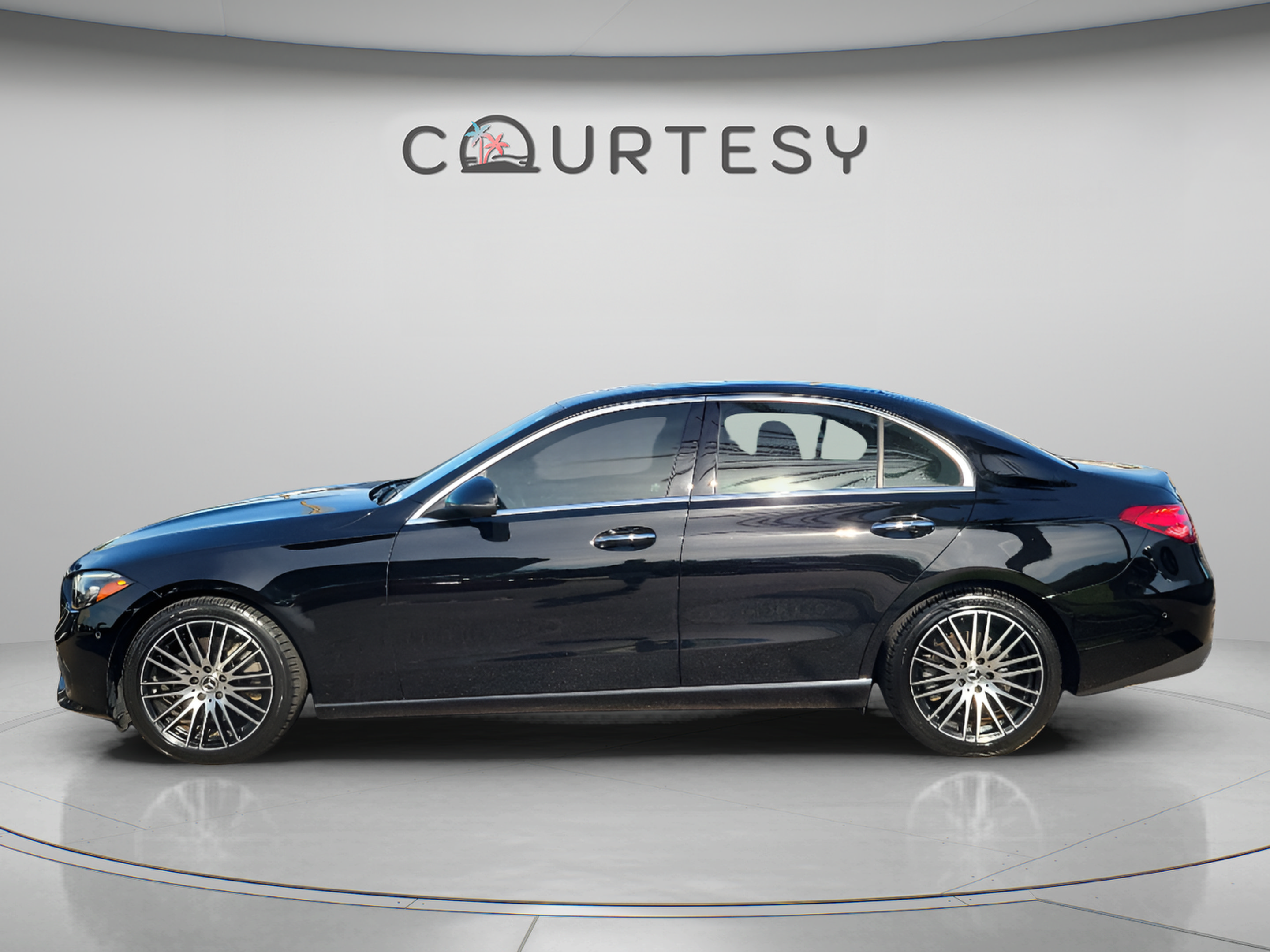 Used 2024 Mercedes-Benz C 300 4MATIC Sedan image 2