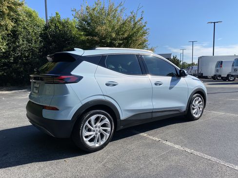 Used 2023 Chevrolet Bolt EUV LT w/ Comfort Package FWD image 9