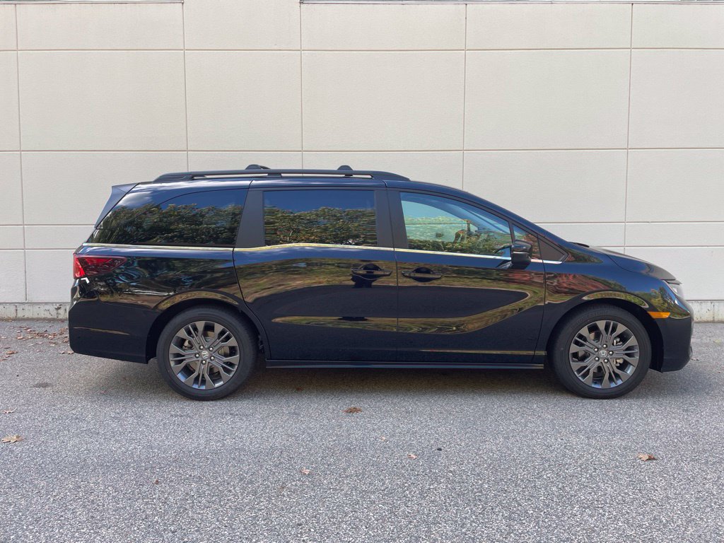 New 2027 Honda Odyssey Touring image 4