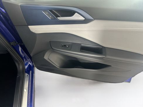 Used 2024 Volkswagen Taos SE image 29