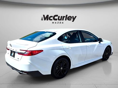 Used 2025 Toyota Camry SE AWD/4WD image 4