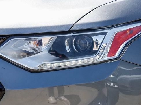Used 2021 Chevrolet Traverse LT FWD image 8