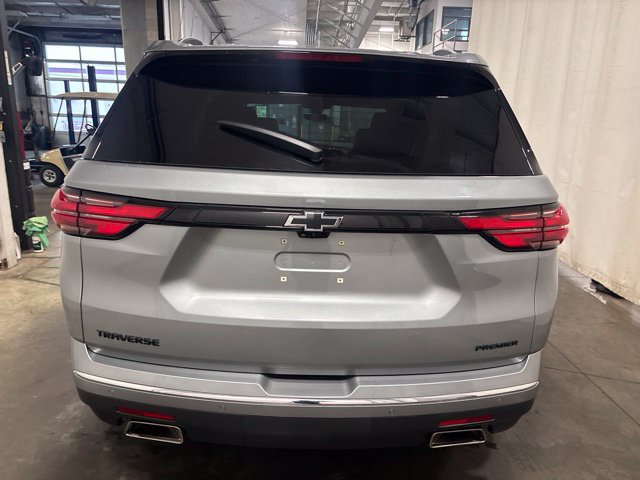 Used 2023 Chevrolet Traverse Premier FWD image 5