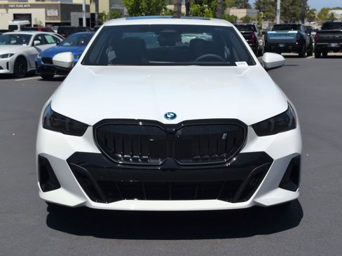 New 2026 BMW i5 eDrive40 w/ M Sport Package RWD image 3