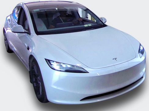 Used 2024 Tesla Model 3 Standard Range RWD image 1
