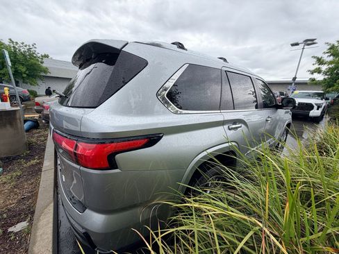 Used 2025 Toyota Sequoia Capstone AWD/4WD image 5