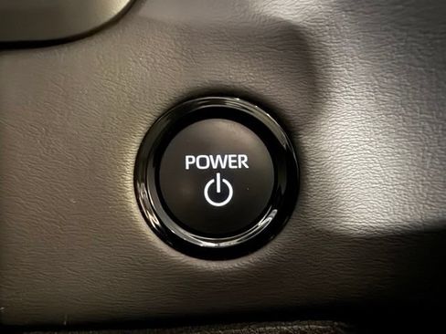 Used 2025 Toyota Tundra Platinum AWD/4WD image 17