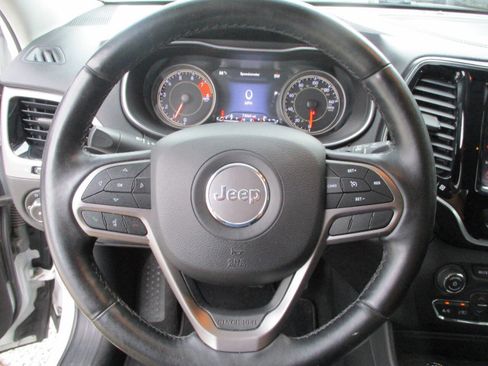 Used 2019 Jeep Cherokee Limited image 10