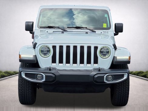 Used 2018 Jeep Wrangler Unlimited Sahara AWD/4WD image 3