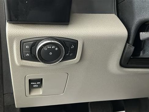 Used 2015 Ford F150 XL w/ Equipment Group 101A Mid AWD/4WD image 19