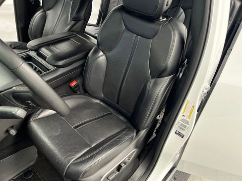 Used 2024 Jeep Wagoneer L Series II w/ Flexible Seating Group image 9