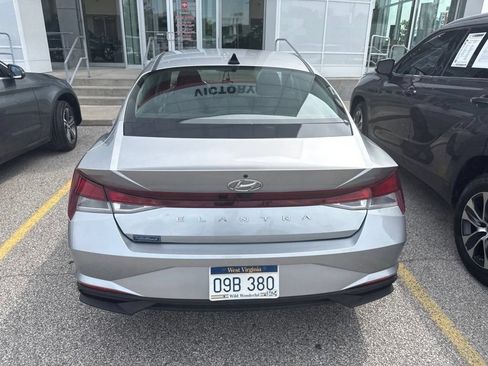Used 2022 Hyundai Elantra SEL w/ Convenience Package FWD image 3