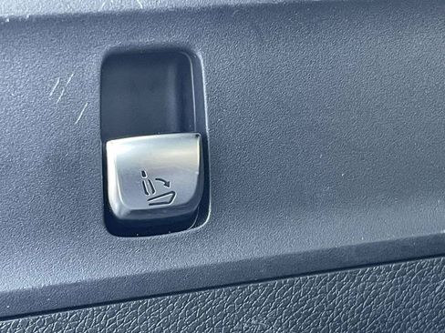 Used 2017 Mercedes-Benz GLC 300 4MATIC image 10