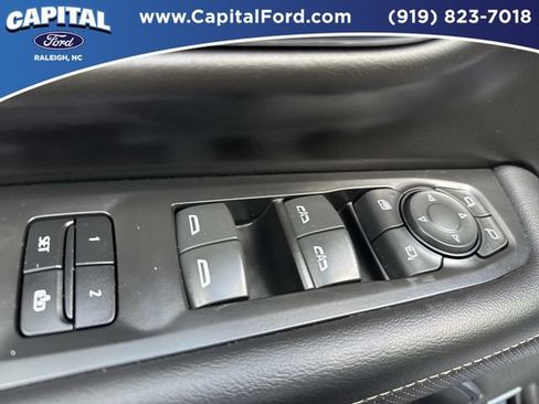 Used 2023 GMC Yukon XL SLT w/ SLT Premium Package AWD/4WD image 21