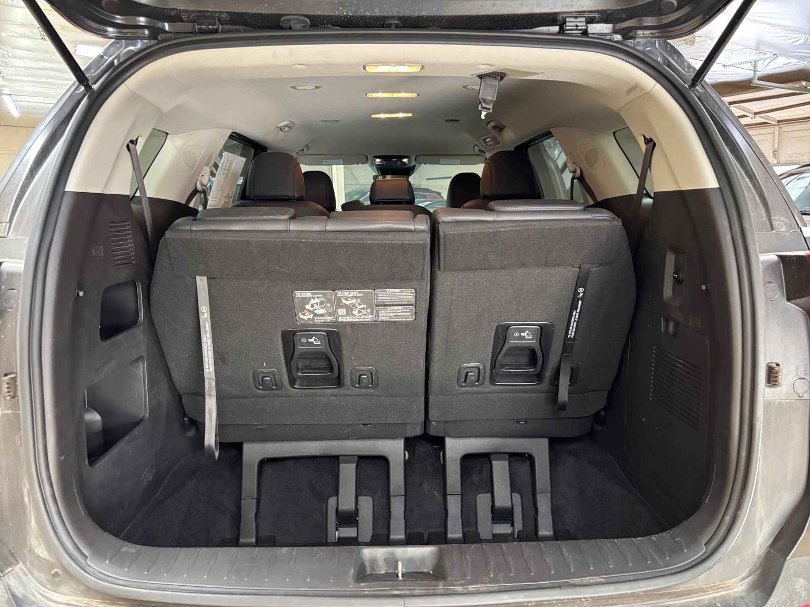 Used 2026 Kia Carnival FWD image 33