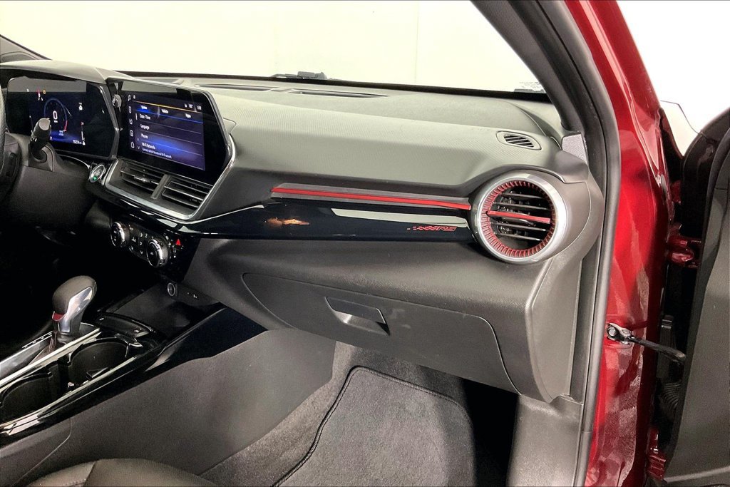 Used 2024 Chevrolet Trax RS FWD image 18