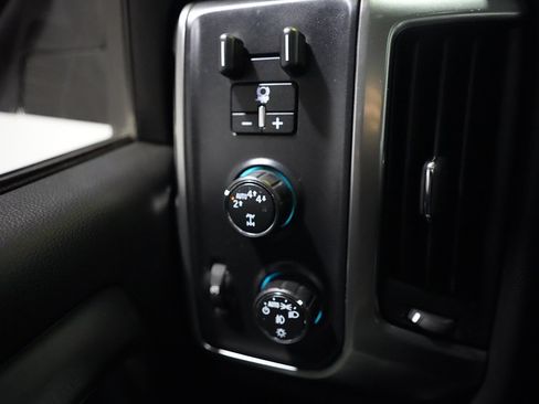 Used 2018 Chevrolet Silverado 1500 LT w/ All Star Edition image 17