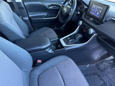Used 2019 Toyota RAV4 XLE w/ Carpet Mat Package image 15