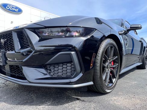 Used 2025 Ford Mustang GT Premium RWD image 4