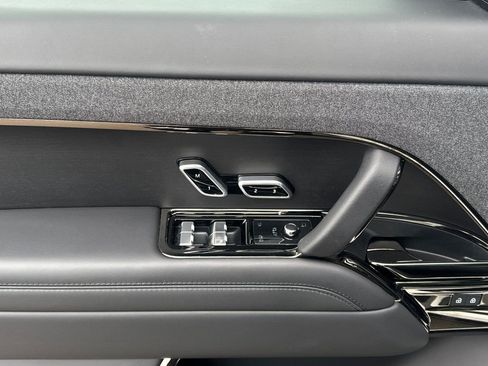 Used 2024 Land Rover Range Rover Sport SE image 11