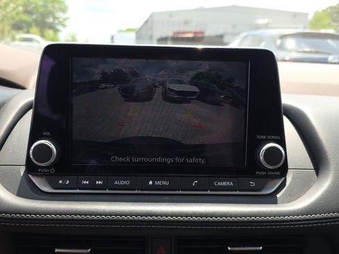 Used 2023 Nissan Rogue S FWD image 19