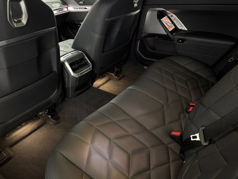 Used 2023 BMW 760i xDrive w/ Executive Package image 26