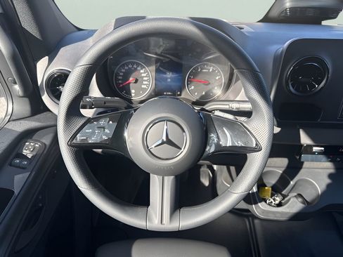 Used 2025 Mercedes-Benz Sprinter 2500 image 11