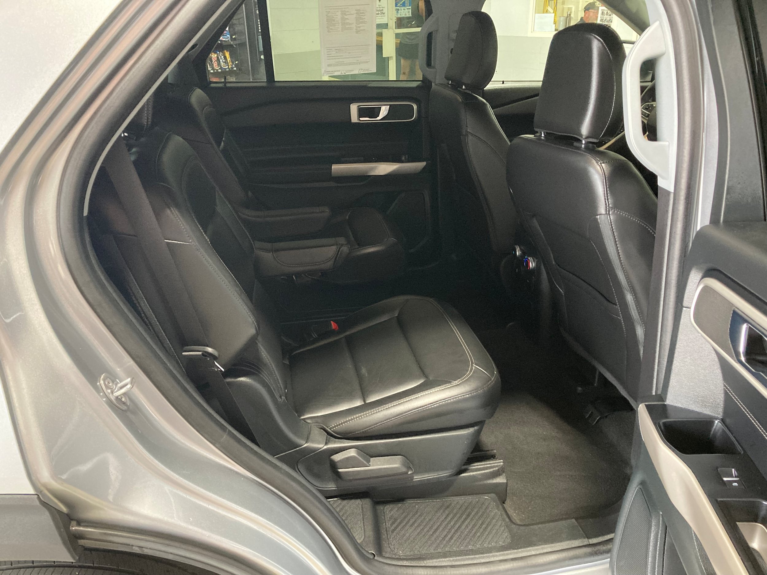 Used 2022 Ford Explorer XLT w/ Equipment Group 202A AWD/4WD image 7